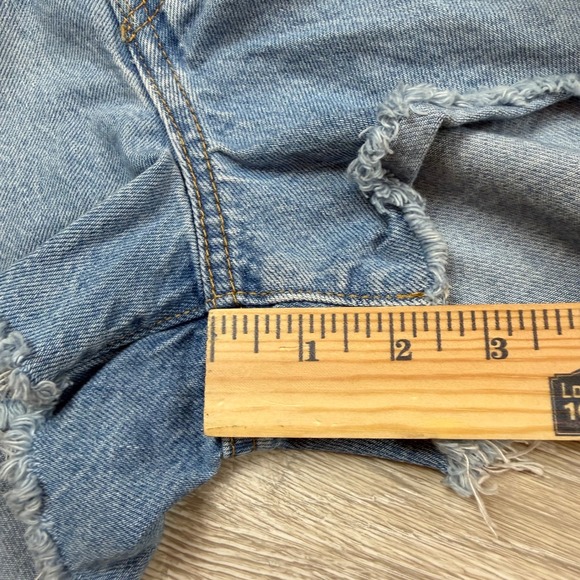 Levis Premium Ribcage Shorts Womens 29 Light Wash High Rise Distressed Denim - Picture 8 of 10